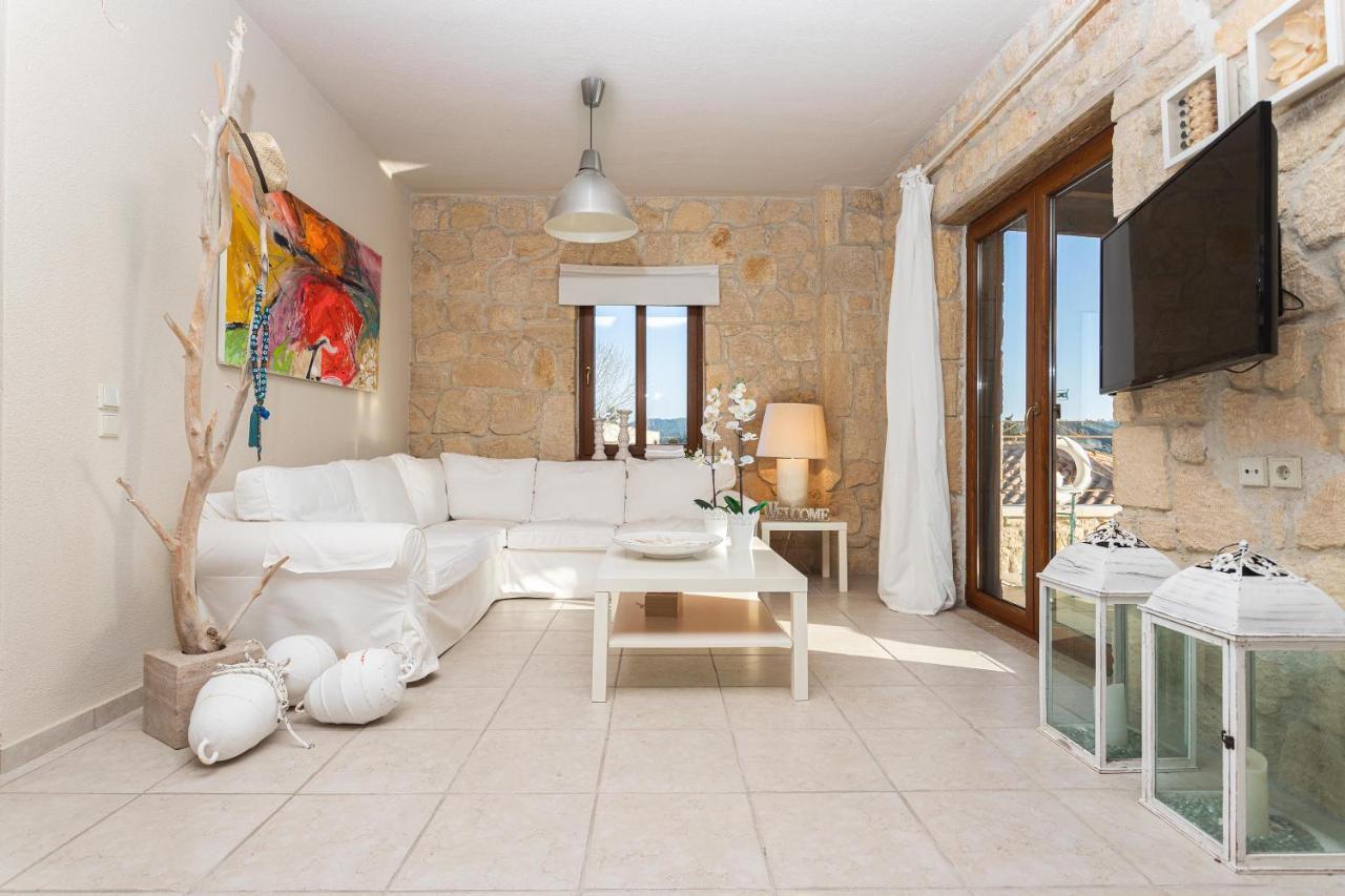 Pure White Suite Elani Siviri Luaran gambar