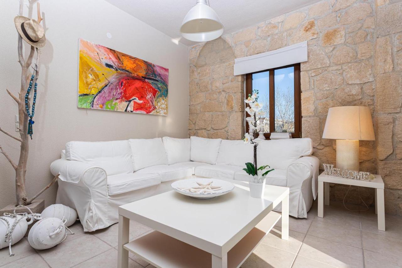 Pure White Suite Elani Siviri Luaran gambar
