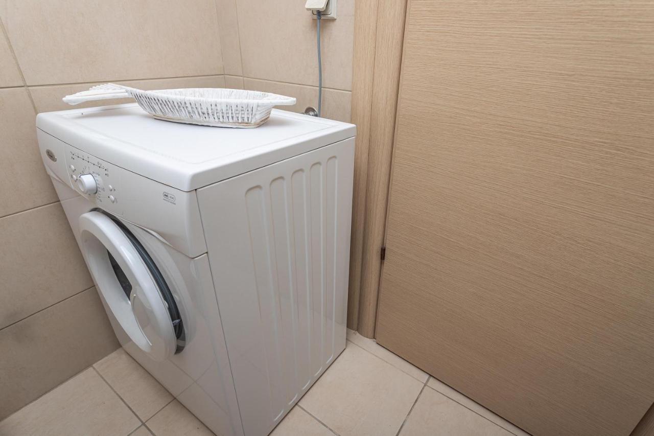Pure White Suite Elani Siviri Luaran gambar
